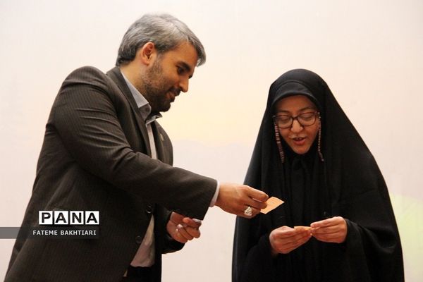 تقدیر از رتبه‌های برتر بیست‌و‌هشتمین کنگره سراسری قرآن کریم مدارس استعدادهای درخشان  در ناحیه یک شهرری