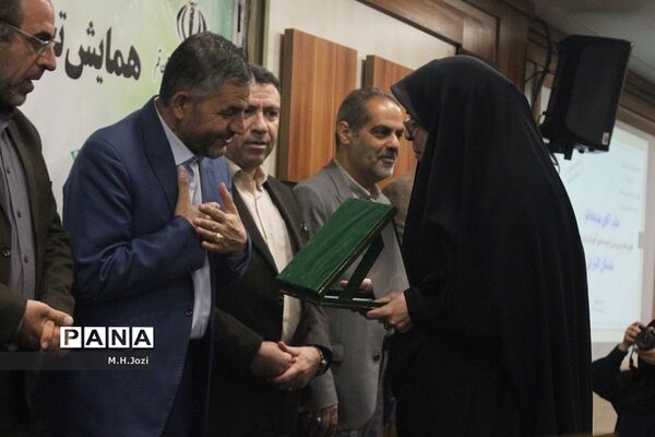 همایش تجلیل از فرهیختگان حوزه سلامت مدارس قم