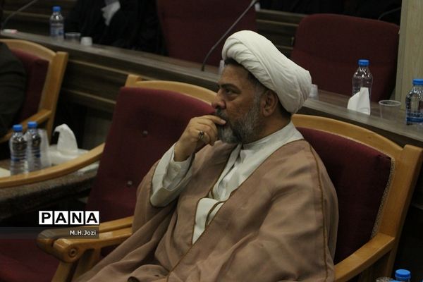 همایش تجلیل از فرهیختگان حوزه سلامت مدارس قم