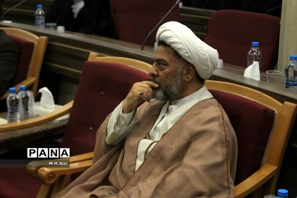 همایش تجلیل از فرهیختگان حوزه سلامت مدارس قم