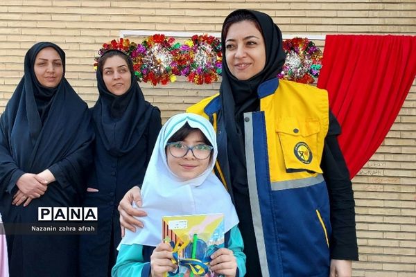 آموزش نحوه مصرف درست انرژی برق و ساعات اوج مصرف در دبستان دخترانه سما۲ رودهن