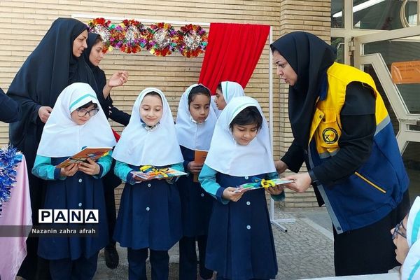 آموزش نحوه مصرف درست انرژی برق و ساعات اوج مصرف در دبستان دخترانه سما۲ رودهن