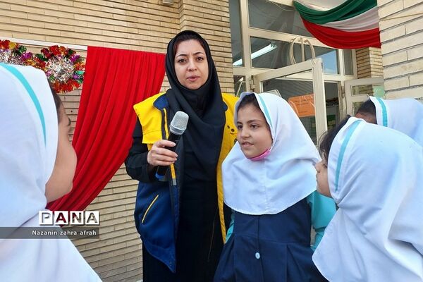 آموزش نحوه مصرف درست انرژی برق و ساعات اوج مصرف در دبستان دخترانه سما۲ رودهن