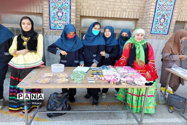 برپایی  بازارچه کارآفرینی دانش‌آموزی