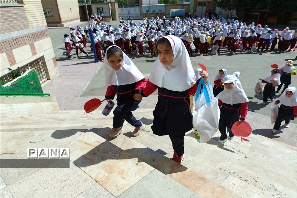 نواخته شدن زنگ سلامت در مدارس شهرستان قدس