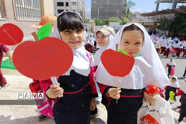 نواخته شدن زنگ سلامت در مدارس شهرستان قدس