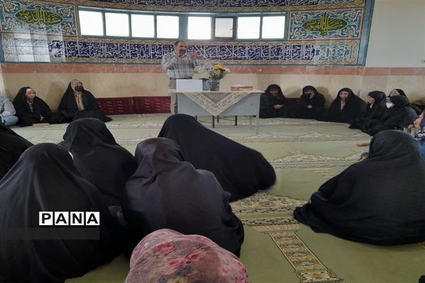 برگزاری جلسه اولیا و مربیان در رابطه با فرزندپروری و سواد رسانه