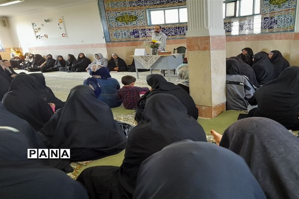 برگزاری جلسه اولیا و مربیان در رابطه با فرزندپروری و سواد رسانه