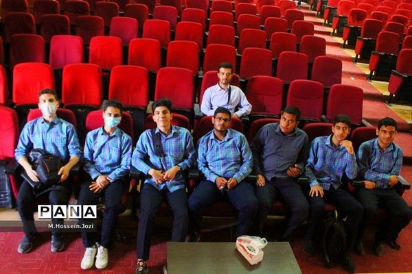 بازدید دانش‌آموزان دبیرستان آیت الله خامنه‌ای قم  از رصد خانه مریم