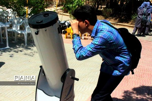 بازدید دانش‌آموزان دبیرستان آیت الله خامنه‌ای قم  از رصد خانه مریم