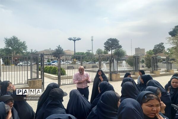 بازدید دانش‌آموزان دبیرستان عدالت شهر جوادآباد از برج علاءالدوله و مسجد جامع ورامین