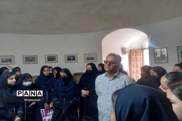 بازدید دانش‌آموزان دبیرستان عدالت شهر جوادآباد از برج علاءالدوله و مسجد جامع ورامین