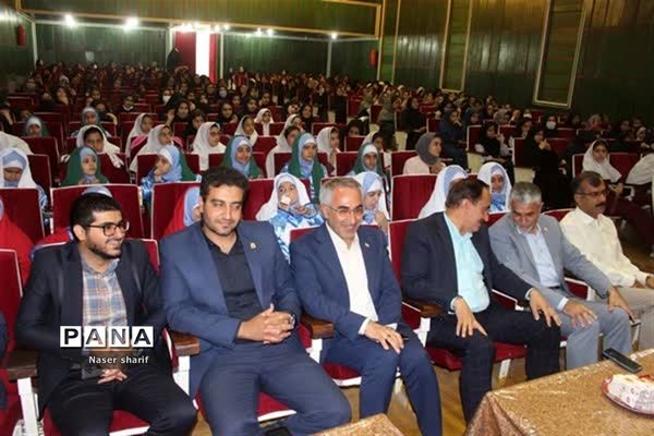 تقدیر از رتبه‌‌های برتر فرهنگی هنری دختران  ناحیه ۲ یزد