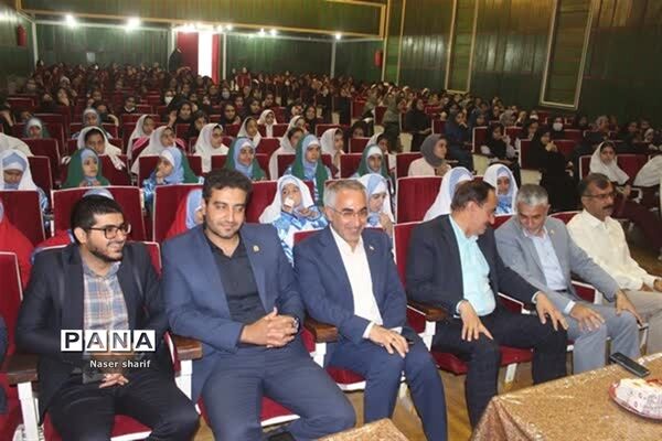 تقدیر از رتبه‌‌های برتر فرهنگی هنری دختران  ناحیه ۲ یزد