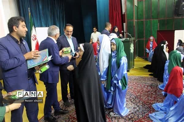 تقدیر از رتبه‌‌های برتر فرهنگی هنری دختران  ناحیه ۲ یزد