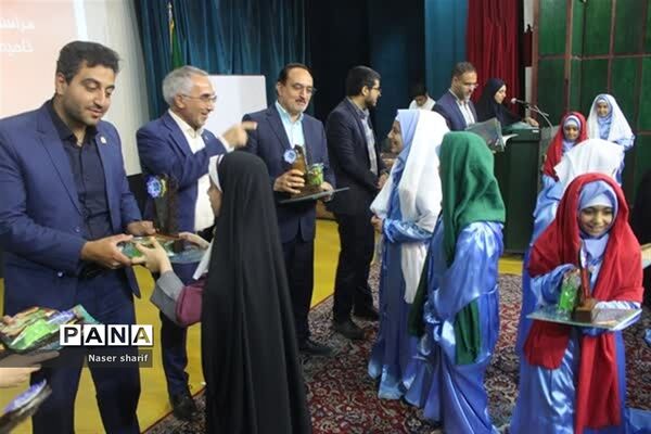 تقدیر از رتبه‌‌های برتر فرهنگی هنری دختران  ناحیه ۲ یزد