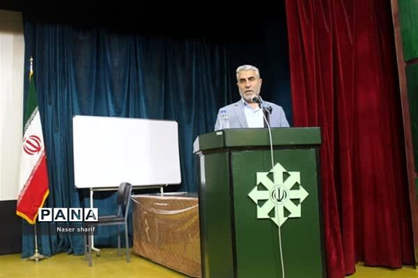 تقدیر از رتبه‌‌های برتر فرهنگی هنری دختران  ناحیه ۲ یزد