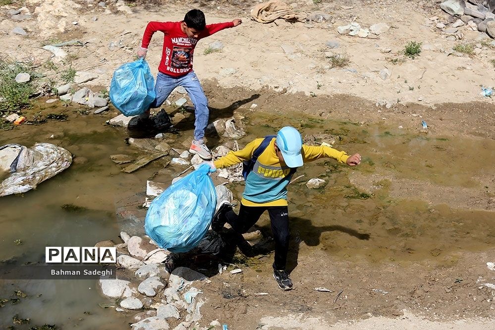 پویش مردمی بی زباله در حاشیه رودخانه جاجرود