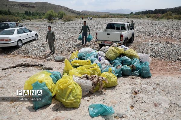 پویش مردمی بی زباله در حاشیه رودخانه جاجرود