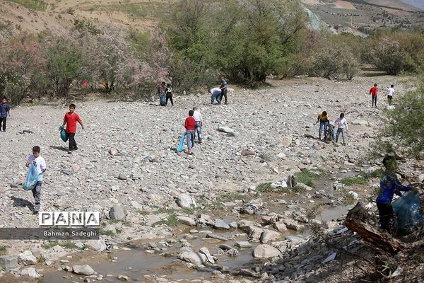 پویش مردمی بی زباله در حاشیه رودخانه جاجرود