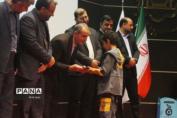 مراسم تجلیل از همیاران بازیافت قم
