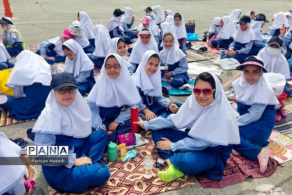 برگزاری اردوی شاد درون مدرسه‌ای دبستان دانا برای دانش آموزان و معلمان