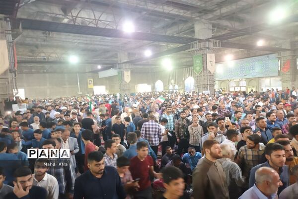 شرکت فرهنگیان و دانش آموزان بهبهانی در مراسم استقبال از رئیس جمهور در اهواز