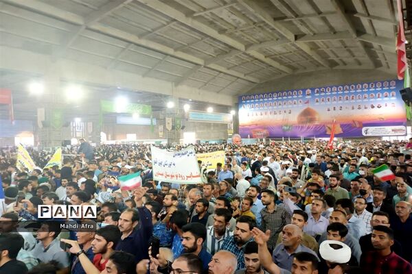 شرکت فرهنگیان و دانش آموزان بهبهانی در مراسم استقبال از رئیس جمهور در اهواز