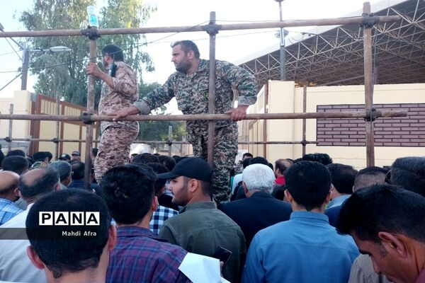 شرکت فرهنگیان و دانش آموزان بهبهانی در مراسم استقبال از رئیس جمهور در اهواز