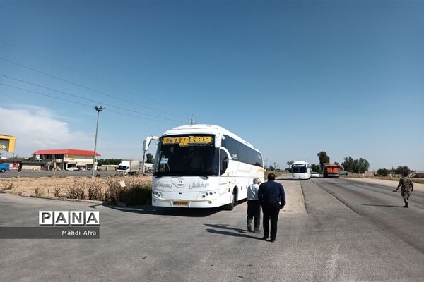 شرکت فرهنگیان و دانش آموزان بهبهانی در مراسم استقبال از رئیس جمهور در اهواز