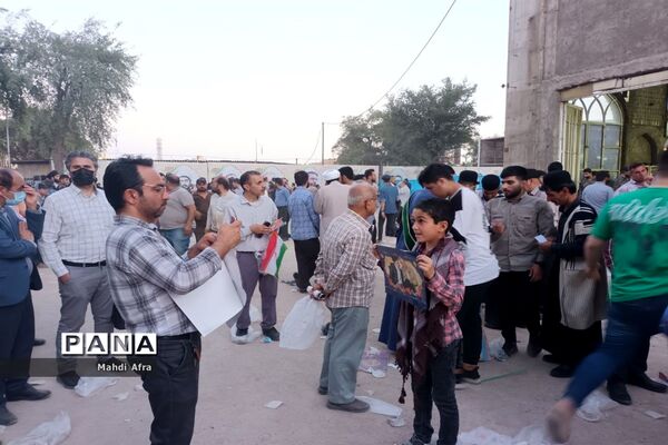 شرکت فرهنگیان و دانش آموزان بهبهانی در مراسم استقبال از رئیس جمهور در اهواز