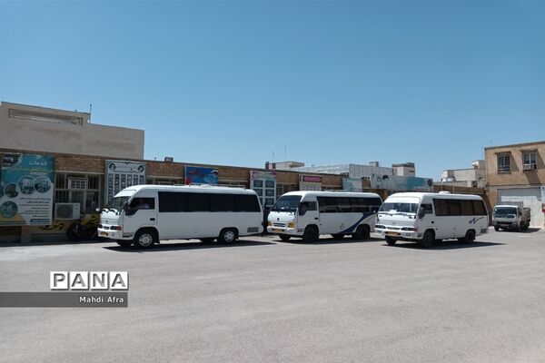 شرکت فرهنگیان و دانش آموزان بهبهانی در مراسم استقبال از رئیس جمهور در اهواز