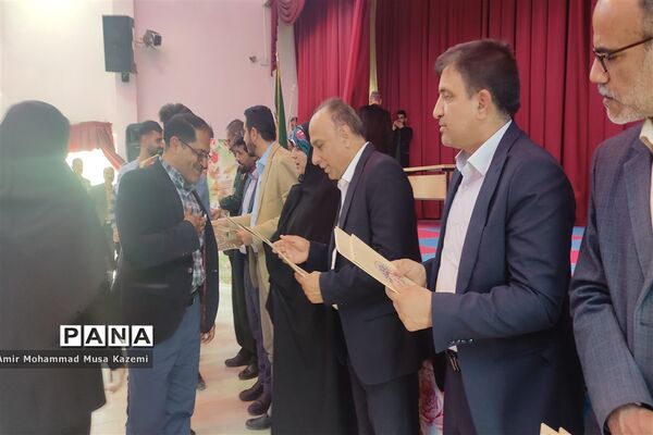 تجلیل از کارگران نمونه شهرستان نایین