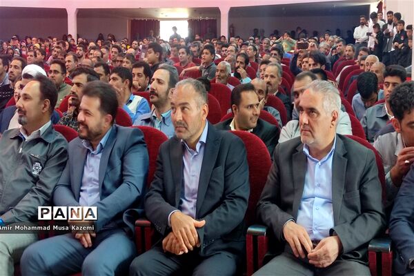 تجلیل از کارگران نمونه شهرستان نایین