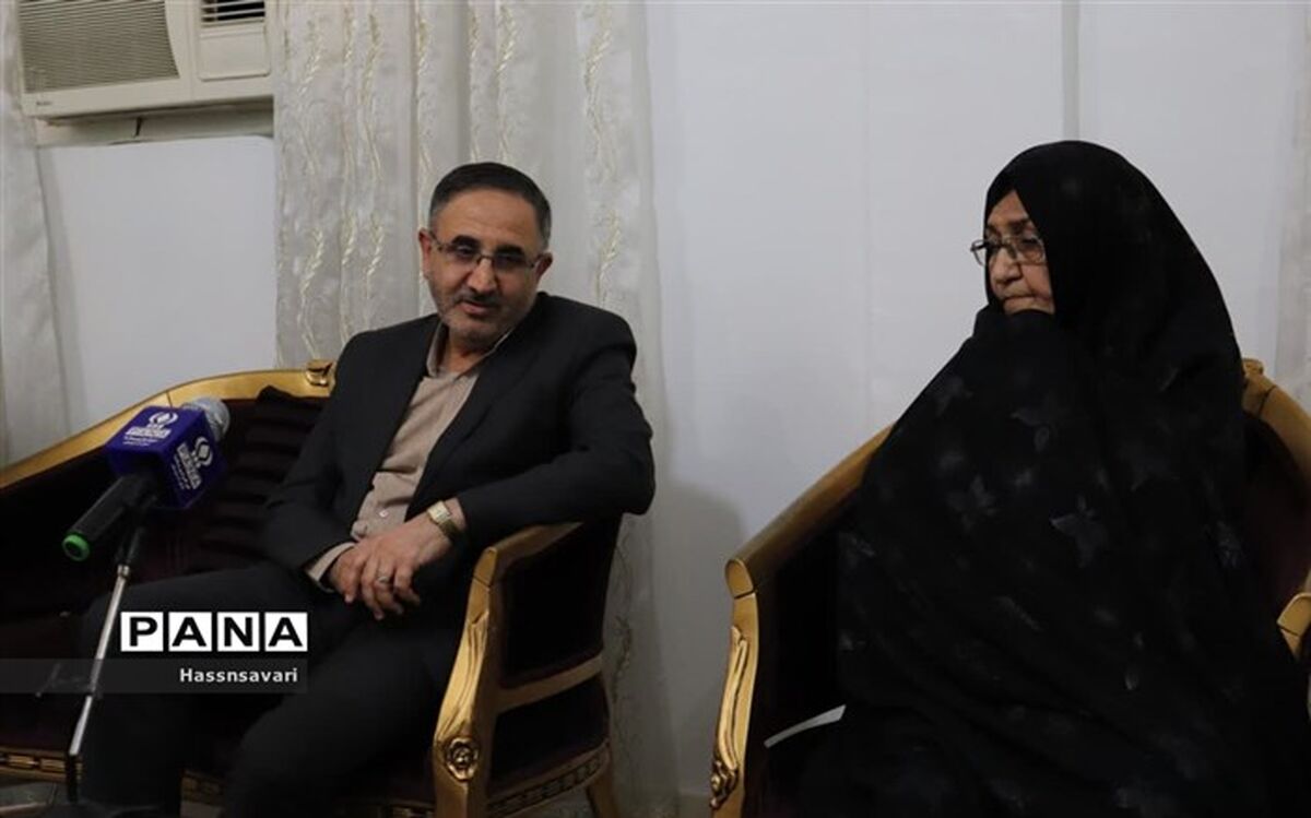 دیدار معاون حقوقی و امور مجلس وزارت آموزش و پرورش با خانواده شهید علاف پور