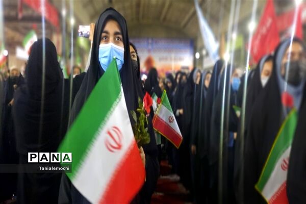 دیدار دانش آموزان مدرسه تمام تشکیلاتی پابنده ناحیه یک اهواز با آیت الله رئیسی  در مصلی اهواز