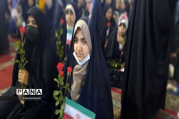 دیدار دانش آموزان مدرسه تمام تشکیلاتی پابنده ناحیه یک اهواز با آیت الله رئیسی  در مصلی اهواز