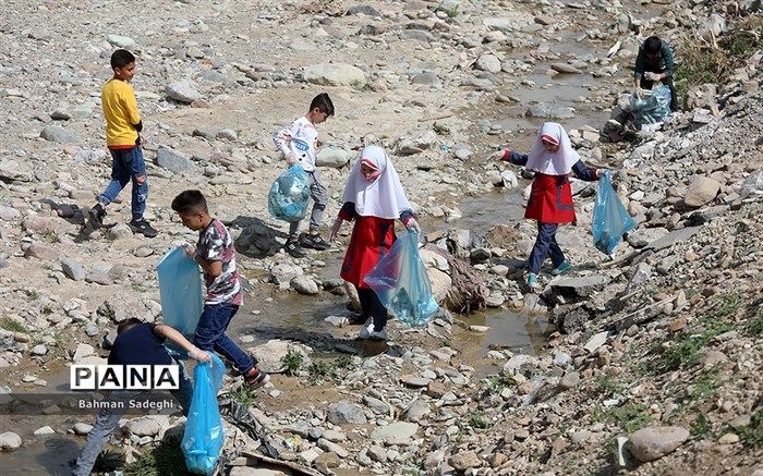 حضور دانش‌آموزان در پویش مردمی «بی‌زباله»