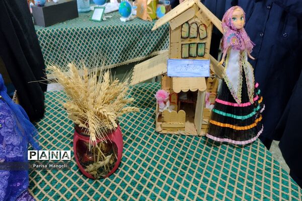 برگزاری نمایشگاه سازه های دستی درس مطالعات اجتماعی در دبیرستان توحید خاتم