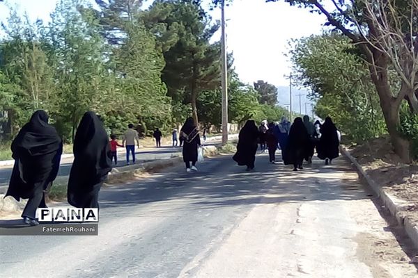 برگزاری همایش پیاده‌روی خانوادگی در خلیل‌آباد