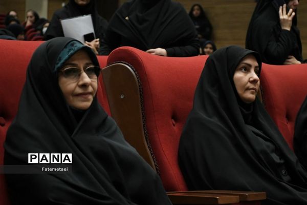 نشست صمیمی انسیه خزعلی معاون رئیس  جمهوری در امور زنان و خانواده با بانوان صنعت نفت خوزستان