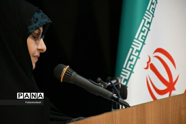 نشست صمیمی انسیه خزعلی معاون رئیس  جمهوری در امور زنان و خانواده با بانوان صنعت نفت خوزستان