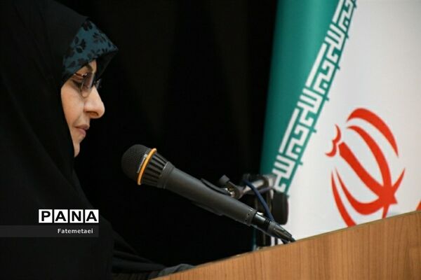 نشست صمیمی انسیه خزعلی معاون رئیس  جمهوری در امور زنان و خانواده با بانوان صنعت نفت خوزستان