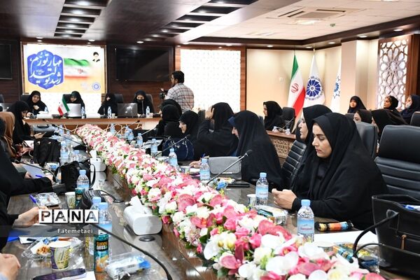 دیدار بانوان نخبه خوزستانی با معاون رئیس‌جمهوری در امور زنان و خانواده