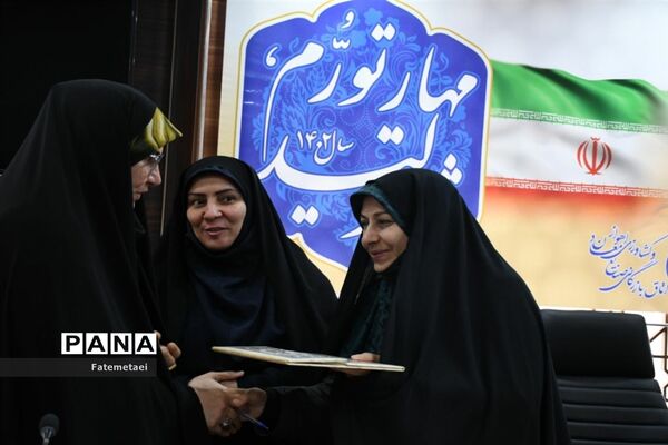 دیدار بانوان نخبه خوزستانی با معاون رئیس‌جمهوری در امور زنان و خانواده