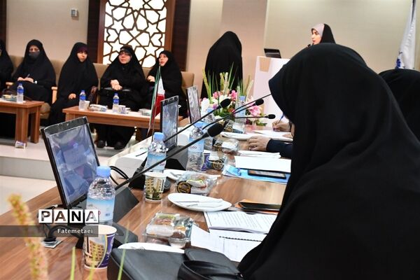 دیدار بانوان نخبه خوزستانی با معاون رئیس‌جمهوری در امور زنان و خانواده