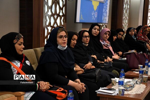 دیدار بانوان نخبه خوزستانی با معاون رئیس‌جمهوری در امور زنان و خانواده