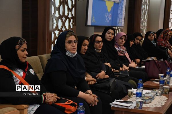 دیدار بانوان نخبه خوزستانی با معاون رئیس‌جمهوری در امور زنان و خانواده