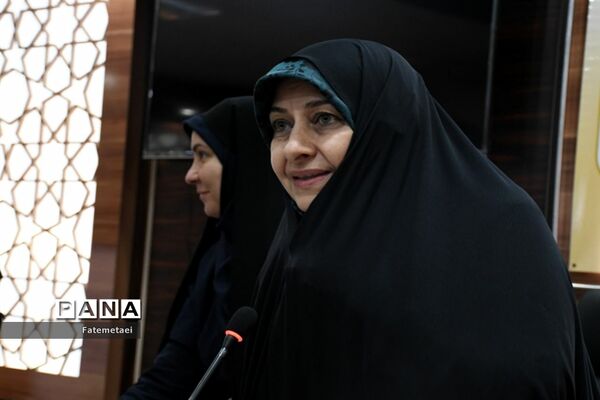 دیدار بانوان نخبه خوزستانی با معاون رئیس‌جمهوری در امور زنان و خانواده