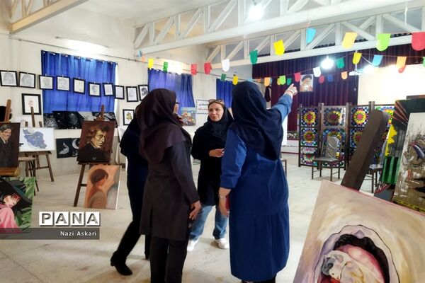 آماده‌سازی نمایشگاه هنرستان شهید محسن کامیاب آموزش و پرورش ناحیه یک شیراز